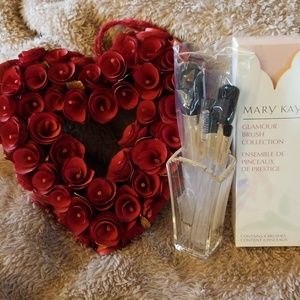 Brand new Mary Kay Brush set